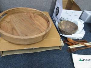 lot 117 image: Round Tray, 2 Coco Bowls Set...