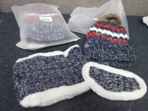 lot 162 image: 2 Ladies Stocking Hat Sets...