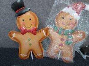 lot 201 image: 2 Sets of 2 Gingerbread Garden Stak...