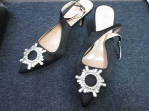 lot 211 image: Ladies Size 8.5 Dress Heels...