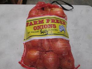 lot 274 image: 10 lbs Farm Fresh Onions...