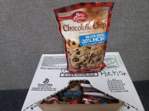 lot 363 image: Case of 10 -21 oz pks Betty Crocker...