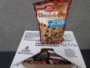 lot 364 image: Case of 10 -21 oz pks Betty Crocker...