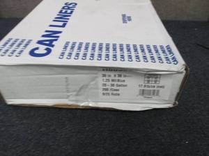 lot 389 image: Case of 200- 20-30 Gallon 30x36 inc...
