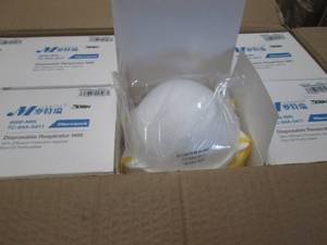lot 395 image: Case of 400 (2020pks) NIOSH Certif...