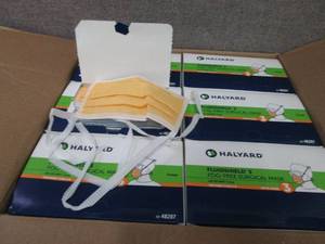 lot 411 image: Case of 300 Halyard FLUIDSHIELD 3 D...