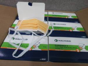 lot 412 image: Case of 300 Halyard FLUIDSHIELD 3 D...