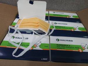 lot 413 image: Case of 300 Halyard FLUIDSHIELD 3 D...