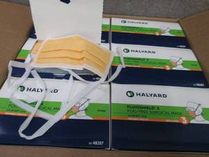lot 414 image: Case of 300 Halyard FLUIDSHIELD 3 D...