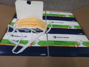 lot 416 image: Case of 300 Halyard FLUIDSHIELD 3 D...