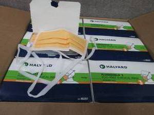 lot 418 image: Case of 300 Halyard FLUIDSHIELD 3 D...