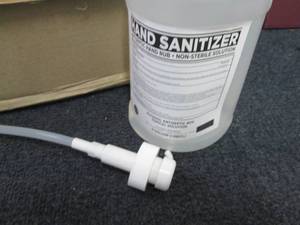 lot 424 image: 2 Cases of 6-12 Gallon Jugs Hand S...