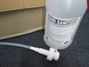 lot 425 image: 2 Cases of 6-12 Gallon Jugs Hand S...