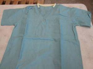 lot 428 image: Case of 12 Small Scrub Tops...