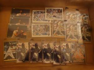 lot 34 image: Lot Of 18 Don Mattingly Cards