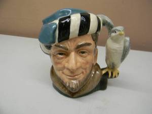 lot 24 image: RARE - VINTAGE 1959 Royal Doulton THE FALCONER D6540 Toby Mug - Falcon Handle - NICE - GREAT PIECE - APPROX 4 - SEE PICTURES
