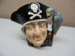 lot 28 image: RARE - VINTAGE 1951 Royal Doulton LOHN JOHN SILVER D6386 Toby Mug - Parrot Handle - NICE - GREAT PIECE - APPROX 4 - SEE PICTURES