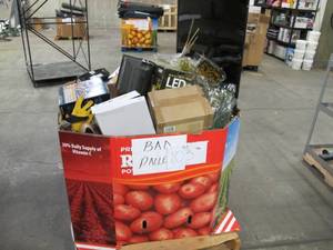 lot 103 image: Pallet of Store Overstock Store and Ecommerce Product and Returns