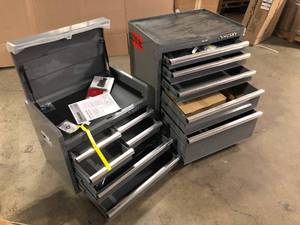 lot 8 image: Husky  27 in. 11-Drawer Tool Chest and Cabinet Combo in Glossy Gray, Customer return, Review all pictures