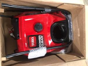 lot 31 image: Toro  Power Clear 518 ZE 18 in. Single-Stage Gas Snow Blower customer return review photo