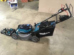 lot 31 image: Makita  21 in. 18-Volt X2 (36-Volt) LXT Lithium-Ion Cordless Walk Behind Self Propelled Lawn Mower Kit with 4 Batteries (5.0 Ah), Customer returns, Review all pictures