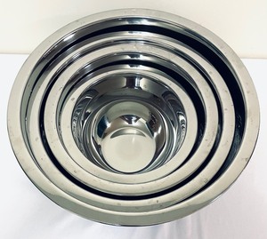 lot 83 image: Wolfgang Puck Nesting Bowls with Lids