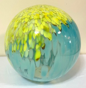 lot 76 image: Amazing Art Glass Ball