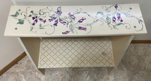 lot 82 image: Floral Accented Wooden Shelf