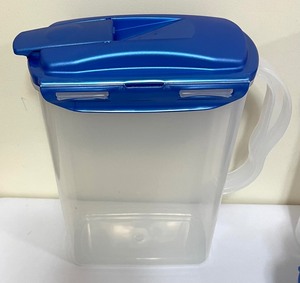 lot 84 image: 14 New Lock & Lock Containers