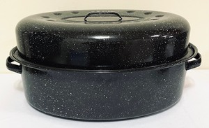 lot 100 image: Trio of Roasting Pans and Pot