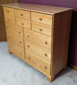 lot 9 image: Natural Wood 12 Drawer Dresser