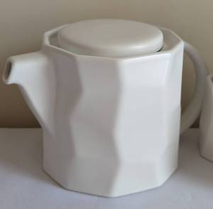 lot 52 image: New Teavana White Potters Mark Ceramic Tea Set