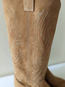 lot 46 image: New Zodiac Tan Leather Cowgirl Boots