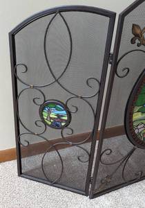 lot 13 image: Decorative Metal and Stained Glass Fireplace Screen