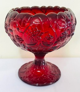 lot 112 image: Lovely Vibrant Red Glassware Items including Fenton Water Lily Cupped Compote