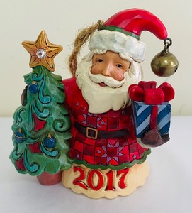 lot 143 image: Jim Shore 2016 and 2017  Santa Ornaments