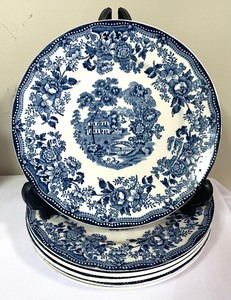 lot 158 image: Blue and White Delights