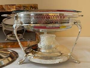lot 308 image: Davco 2 Quart Round Food Warmer with Handle