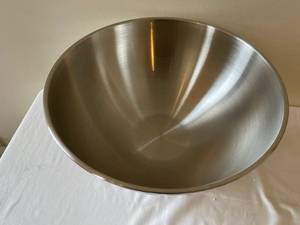 lot 311 image: Wolfgang Puck Beverage Bowl