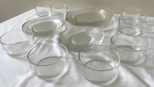 lot 317 image: Clear Glass Dinnerware Set