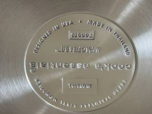 lot 319 image: Cooks Essentials 20 Quart Covered Stock Pot