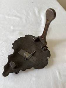 lot 329 image: Metal Grape Themed Door Knocker