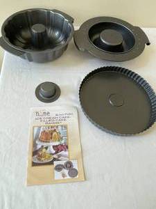 lot 340 image: Contemporary Home Bunt Form Bake Set