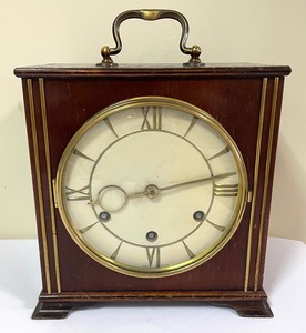 lot 167 image: Charming Vintage Clock with Key