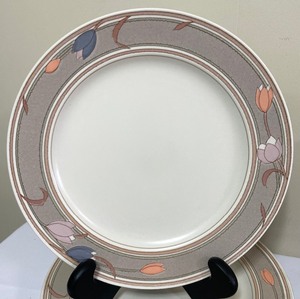 lot 170 image: Mikasa Intaglio Meadow Sun China Service for Four