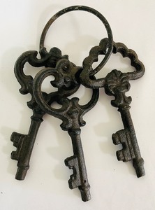 lot 178 image: 3 Sets of Vintage Style Keys