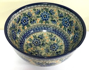 lot 14 image: Unikat Polish Pottery Serving Bowl