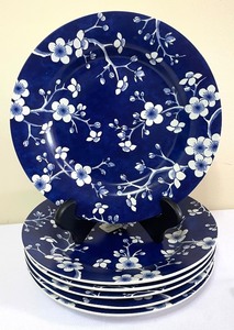lot 193 image: 6 Dinner Plates and 3 Petite Platters by Williams Sonoma