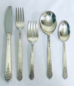 lot 235 image: Vintage King Edwards Silver Plated Flatware Service for 6 Plus 2 Serving Pieces