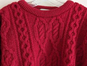 lot 211 image: Womans Aran Crafts Red Wool Sweater